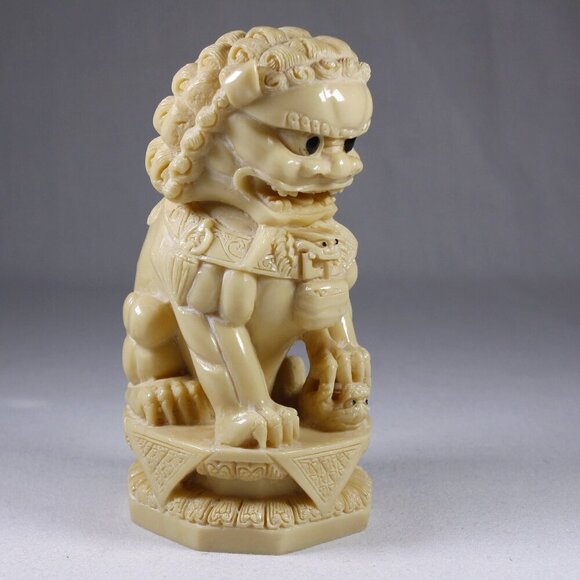 Vintage resin carved Fu dog, Female shishi foo dog guardian lion, home Yin Yang - Picture 1 of 10